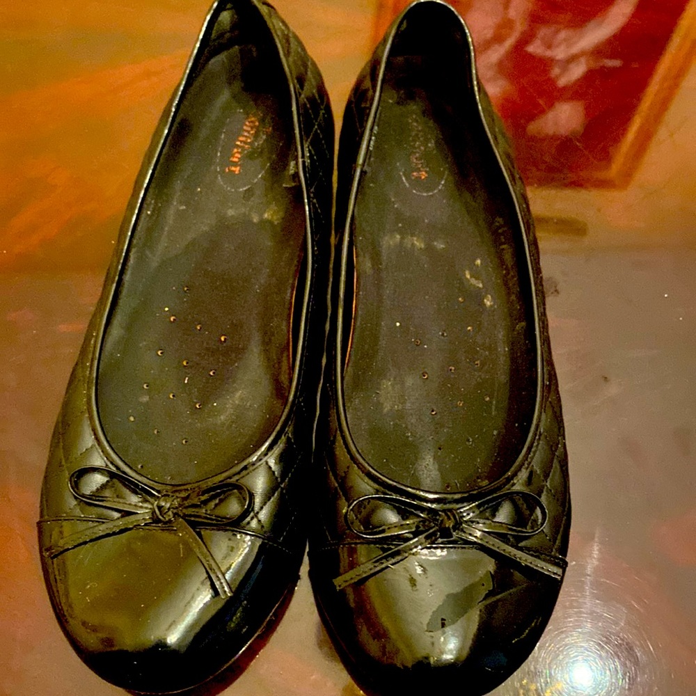 WOMENS-Safe Step black flats( size 12)